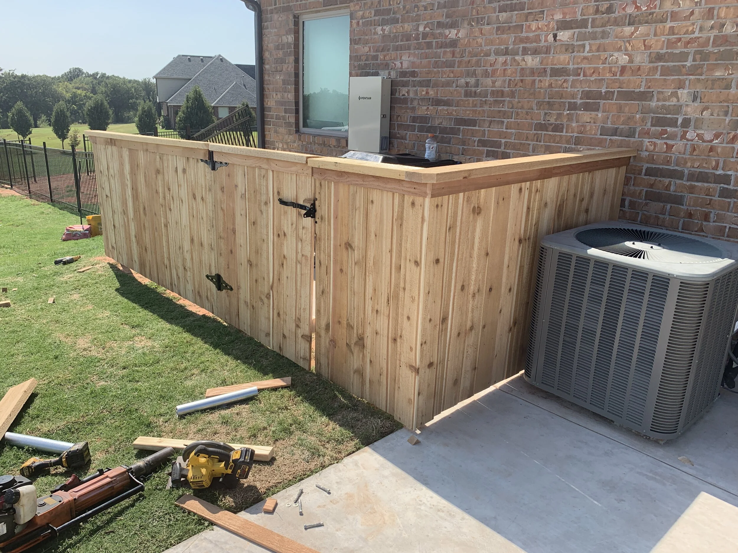 Fence replacement contractor cedar