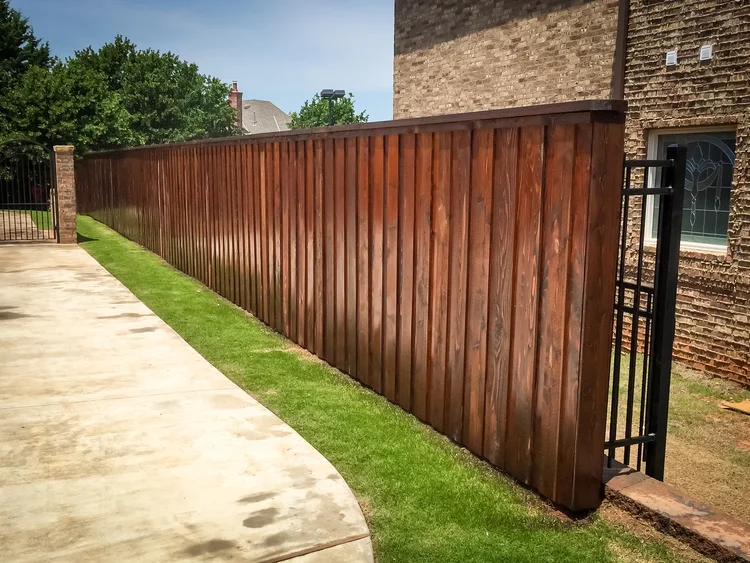 Residential fence company install