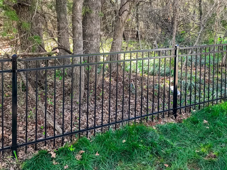 Fence contractor aluminum fencing
