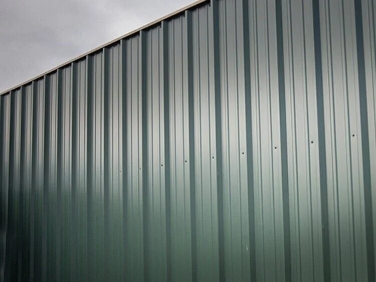 Corrugated fencing installation job